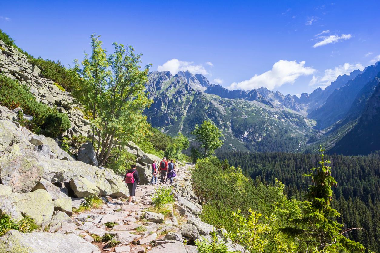 hiking-tatras-mountains-istock