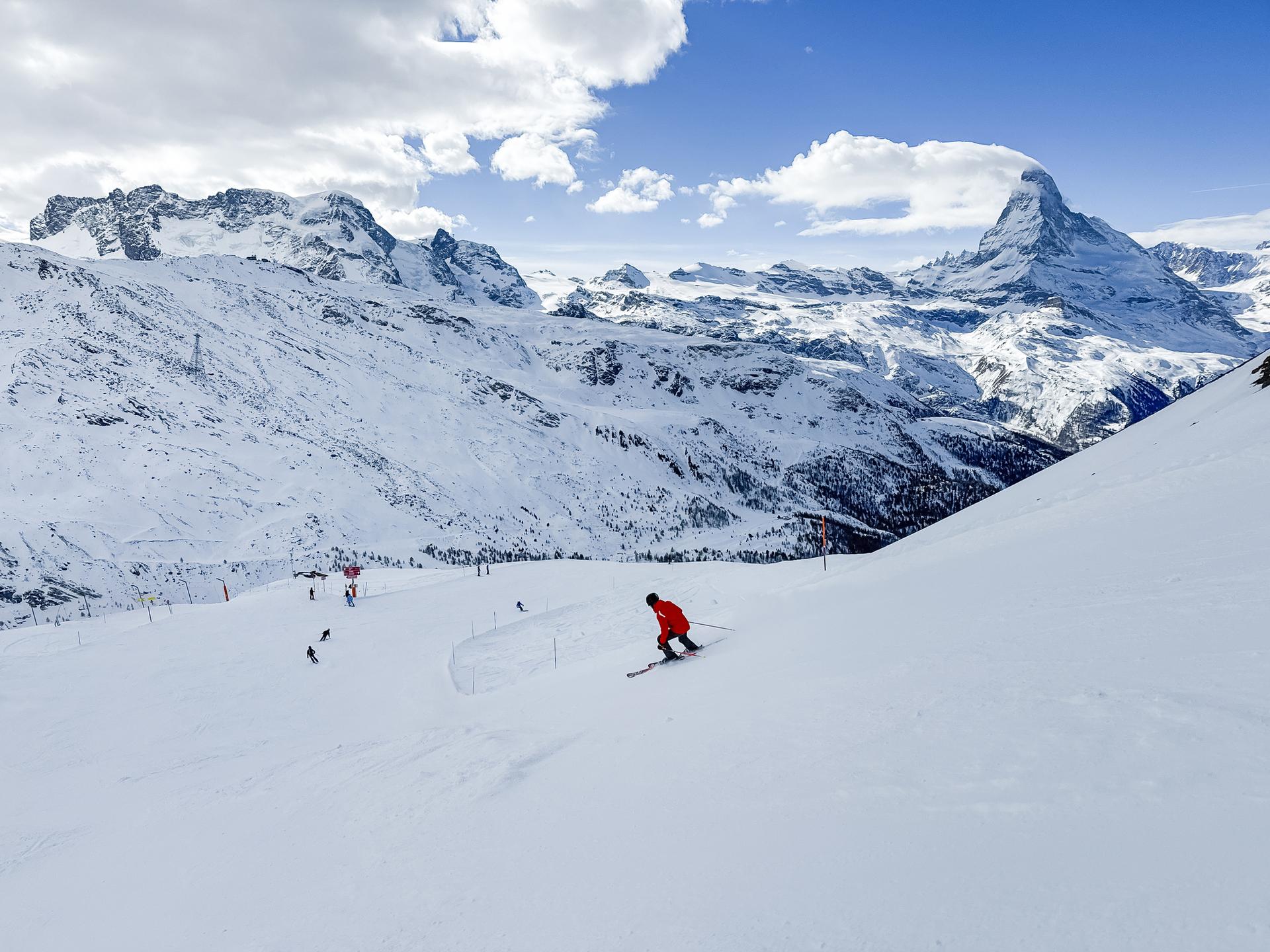 Zermatt-ski-resort-skier