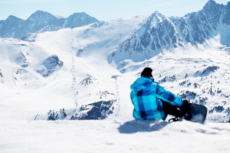 Snowboarder in Andorra